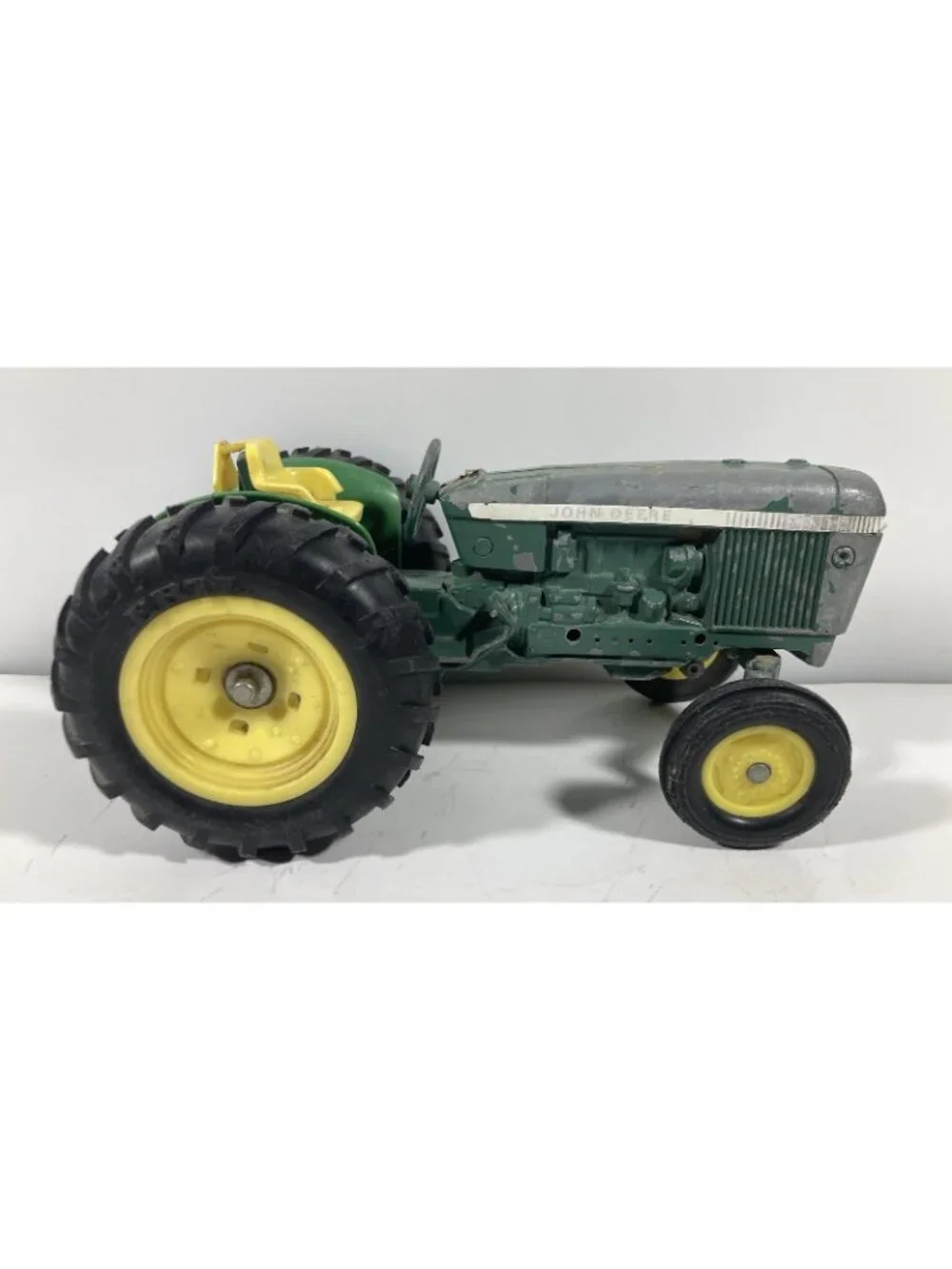 Ertl John Deere Utility Tractor #584 Diecast Toy Farm Vehicle 1:16 Heavy Wear